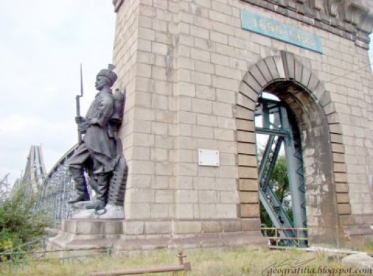 Podul Saligny, practicabil pe o porţiune